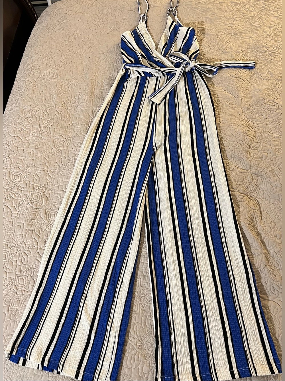 love, tu Women’s L Striped Wide-Leg Tie Waist Jumpsuit V-Neck Sleeveless